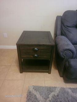 Dark Wood End Table with oneDrawer