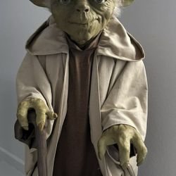 1999 Phantom Menace Life Size Yoda Statue With Base