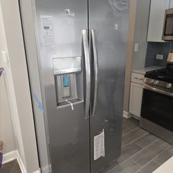 Frigidaire Refrigerator 