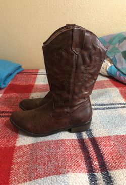 Cherokee size 5 cowgirl boots