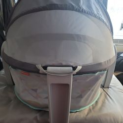 Fisher Price On the Go Infant Dome Portable Bassinet and Play Space