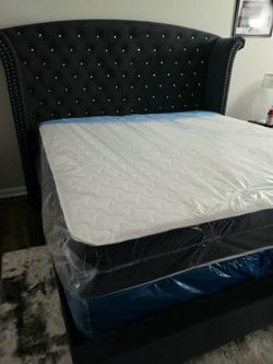 NEW KING PLUSH PILLOW TOP MATTRESS WITH BOX SPRING