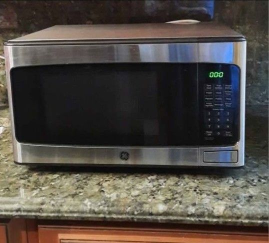 XL Stainless Steel GE Microwave. SUPER CLEAN/ LIKE NEW