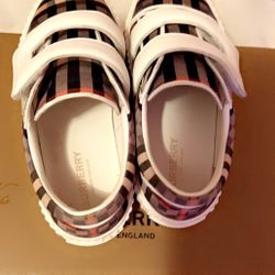 Burberry Shoes Size 1y