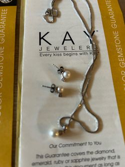 KAY JEWELERS PEARL EARRINGS AND NECKLACE