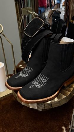 Botines y cinto vaquero para hombre