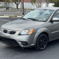 Kia Rio 2011 Excelente Condiciones! Título limpio ✍🏻 