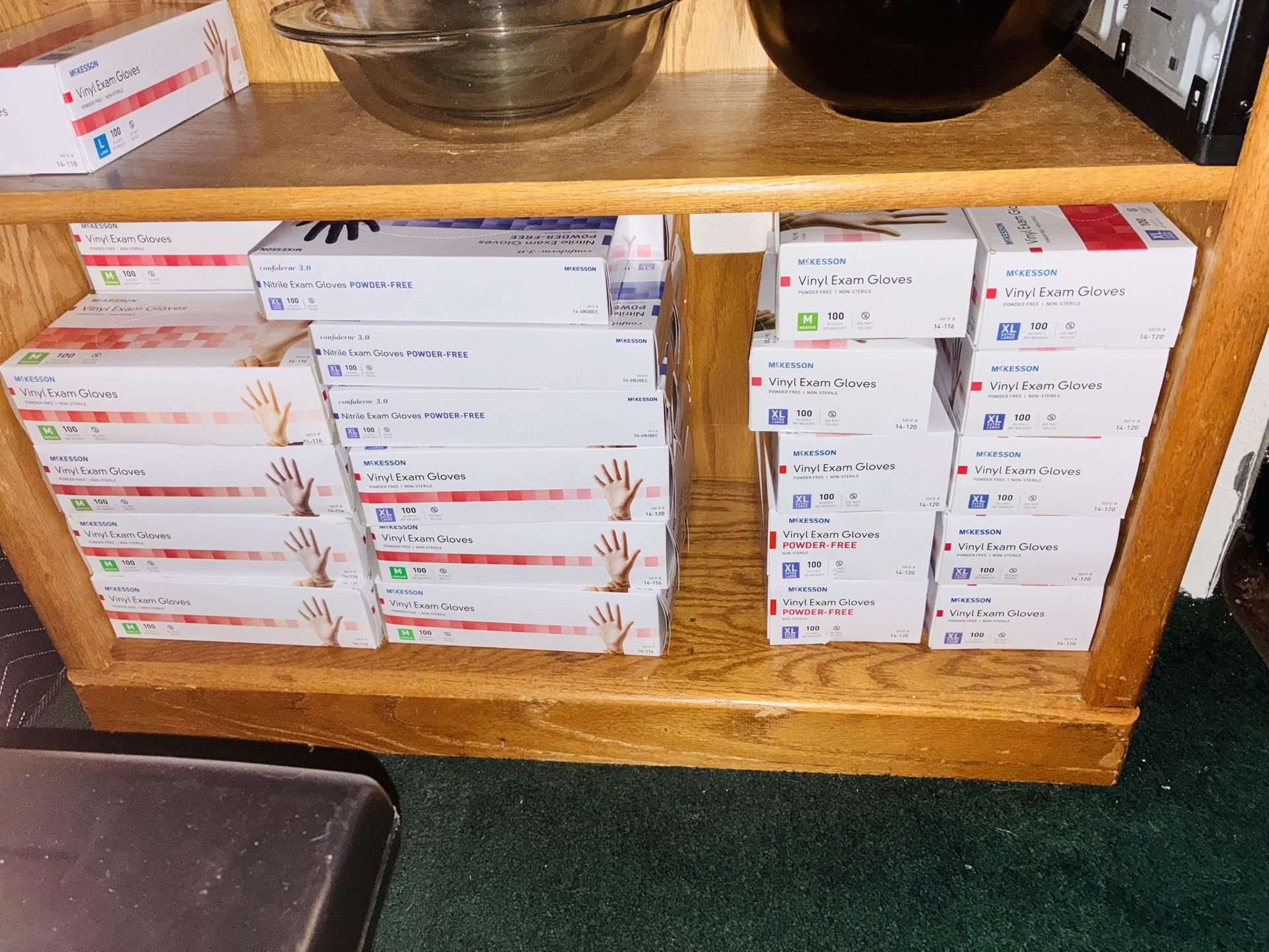 😍😍😍not selling single boxes only selling bundle-15 boxes for 100!!!👏—single boxes of medium or XL size- each box has 100 single gloves--medical g