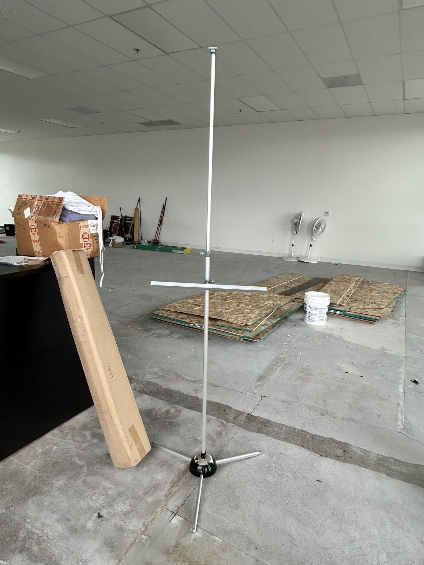 Easel With Adjustable Stands And Carrying Bag. Used Once