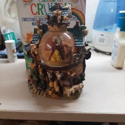 Noah's Art Snow Globe