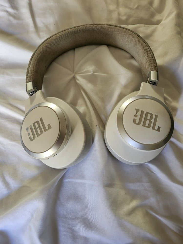JBL Over The Ear Headphones Model Live 770nc