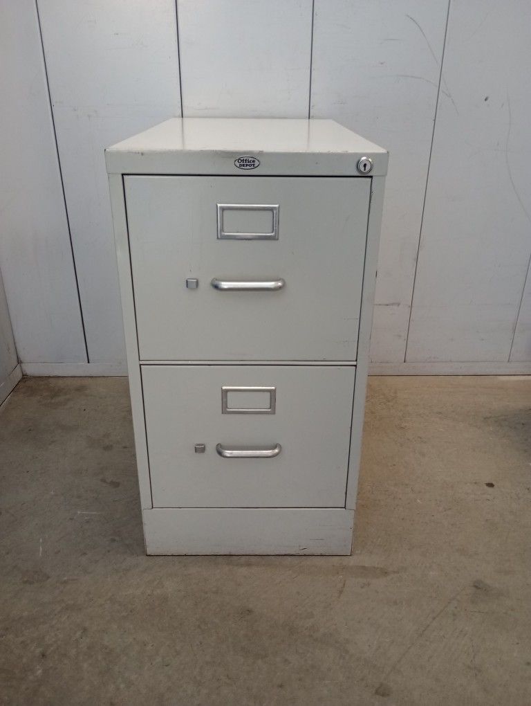 Metal File Cabinet 2 Drawer $ 50