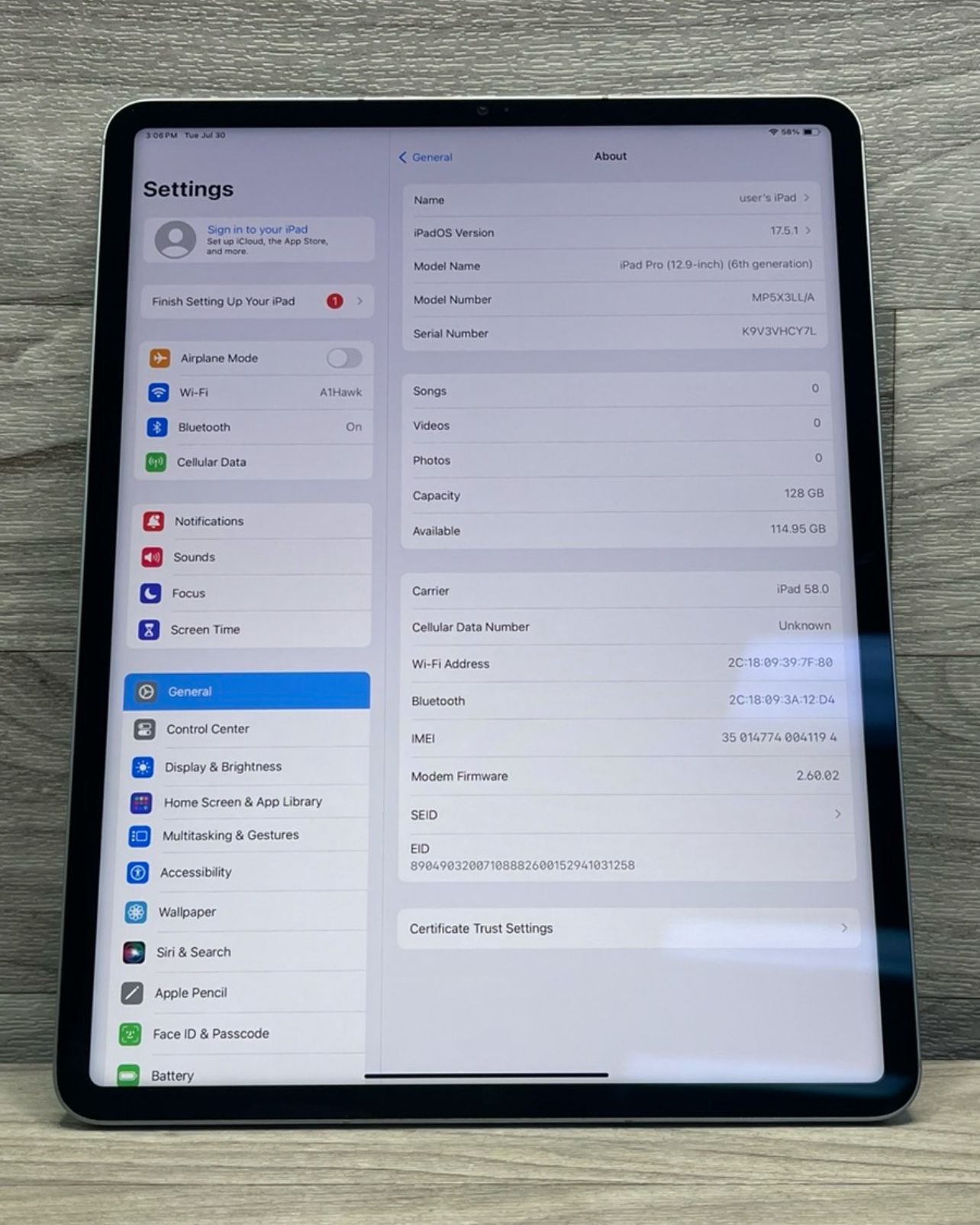 iPad Pro 6th Gen 12.9" Unlocked  (A1D018778)