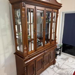 Showcase/bookcase/hutch 