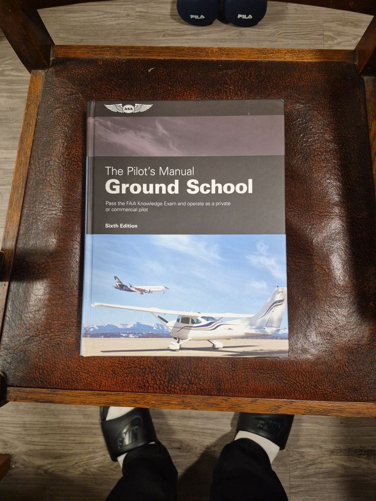 The pilot's manual ground school. Book Sixth edition.
