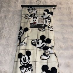 Disney Throw On Plush 50inX70in