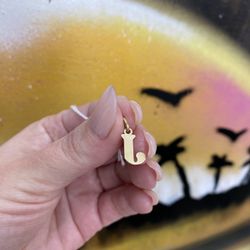 14k LETTER CHARM 