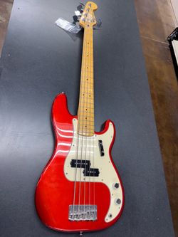 fender squire bass guitar