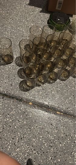 Set of 20 Elegant Glasses – Gold Rim
