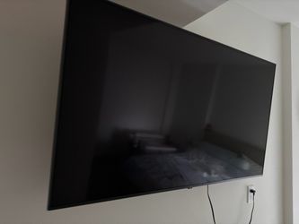 55" LG 4K UHD Smart TV (2022 Model 55UQ8000AUB) - Excellent Condition