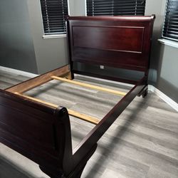 Cherry Brown Wood Sleigh Queen