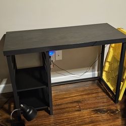 Black Desk