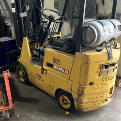 Caterpillar forklift 3,000 Lbs Capacity