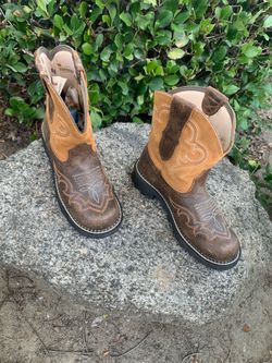 Ladies ARIAT BOOTS