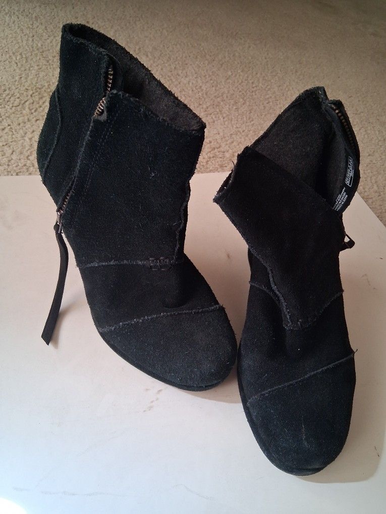 Toms Suede Wedge Ankle Boots Women's Size 7M Black