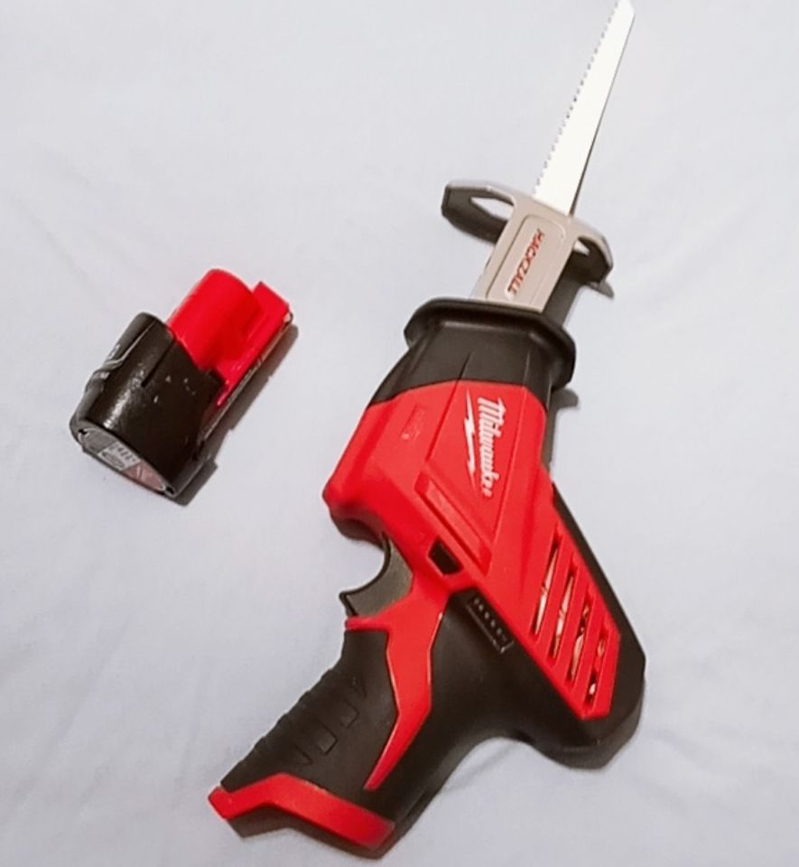 Milwaukee Hack Saw M12 Comes With Batterie & Blade