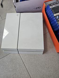 White PS4 Console + Games Bundle + Cooling Fan