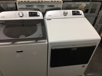 Like New Maytag Washer And Dryer set 