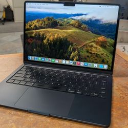 Apple MacBook Air 13.6" 2022 M2 8 Core 8GB 256GB SSD 8 Core GPU
