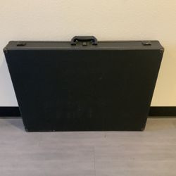 Hard shell Carrier portfolio Case That Locks And Has Key.  Inside Case = 31 In. by 23 In   $25