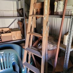 Ladder/ 6 ft wood