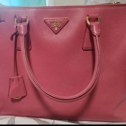 Pre-loved Authentic Prada Saffiano