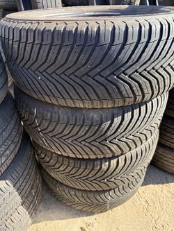 235/55r20  Michelin tires en Excelentes condiciones de Vida  las 4