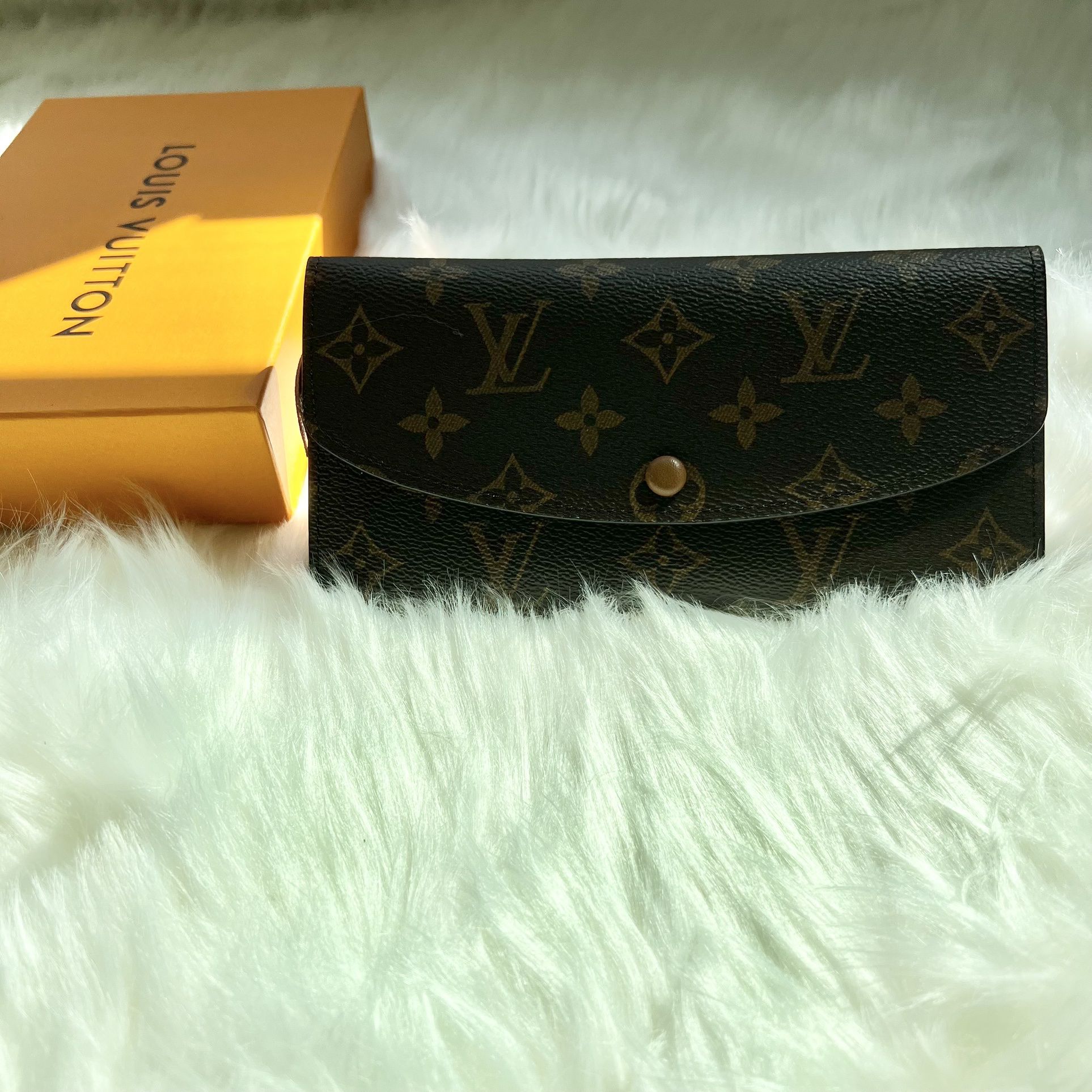 Women Used Louis Vuitton Wallet In Excellent Condition Price $150 for Sale  in Mcdonogh, MD - OfferUp