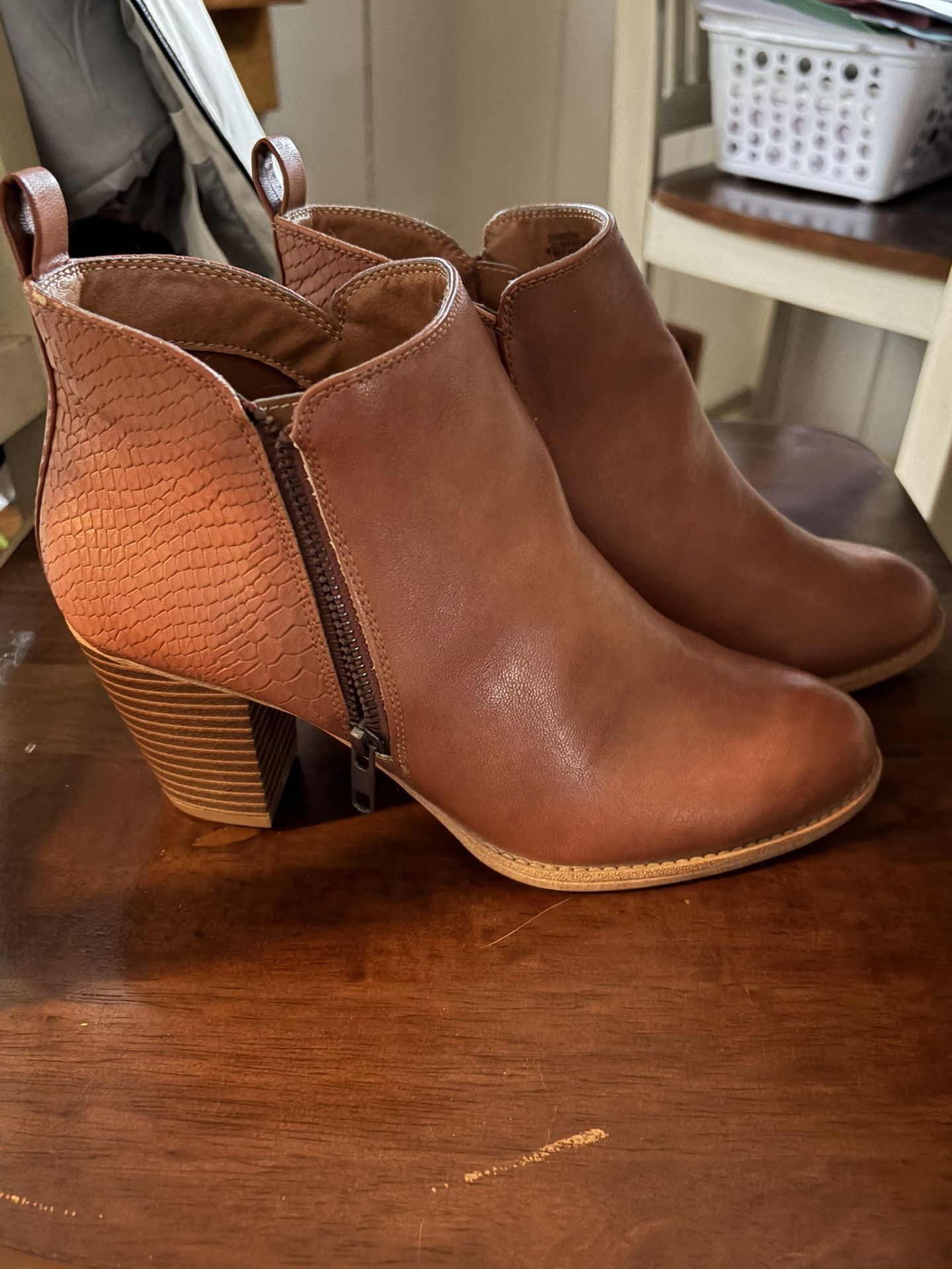 Eurosoft Woman’s Size 8 Booties