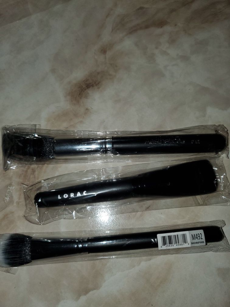 Makeup brushes new $10