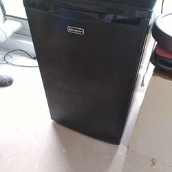 EMERSON MINI FRIDGE - BLACK $40
