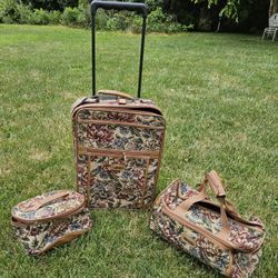 $35.00 - Vtg TRAVELERS CLUB Euro Carry-on 3pc Luggage Set, Floral Tapestry!  Set Includes 20" Rollling Luggage + Duffle Bag + Miscellaneous Bag!