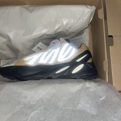 Yeezy 700 Honey 11.5 