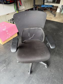 Black Mesh Office Chair with Armrests