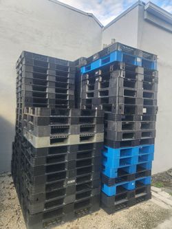 Used Plastic Pallets 48x40
