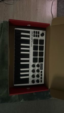 AKAI MPK MINI  midi keyboard