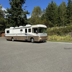 RV Motorhome Fleetwood Bounder Class A Diesel  2000, 77716 miles 39 feet long