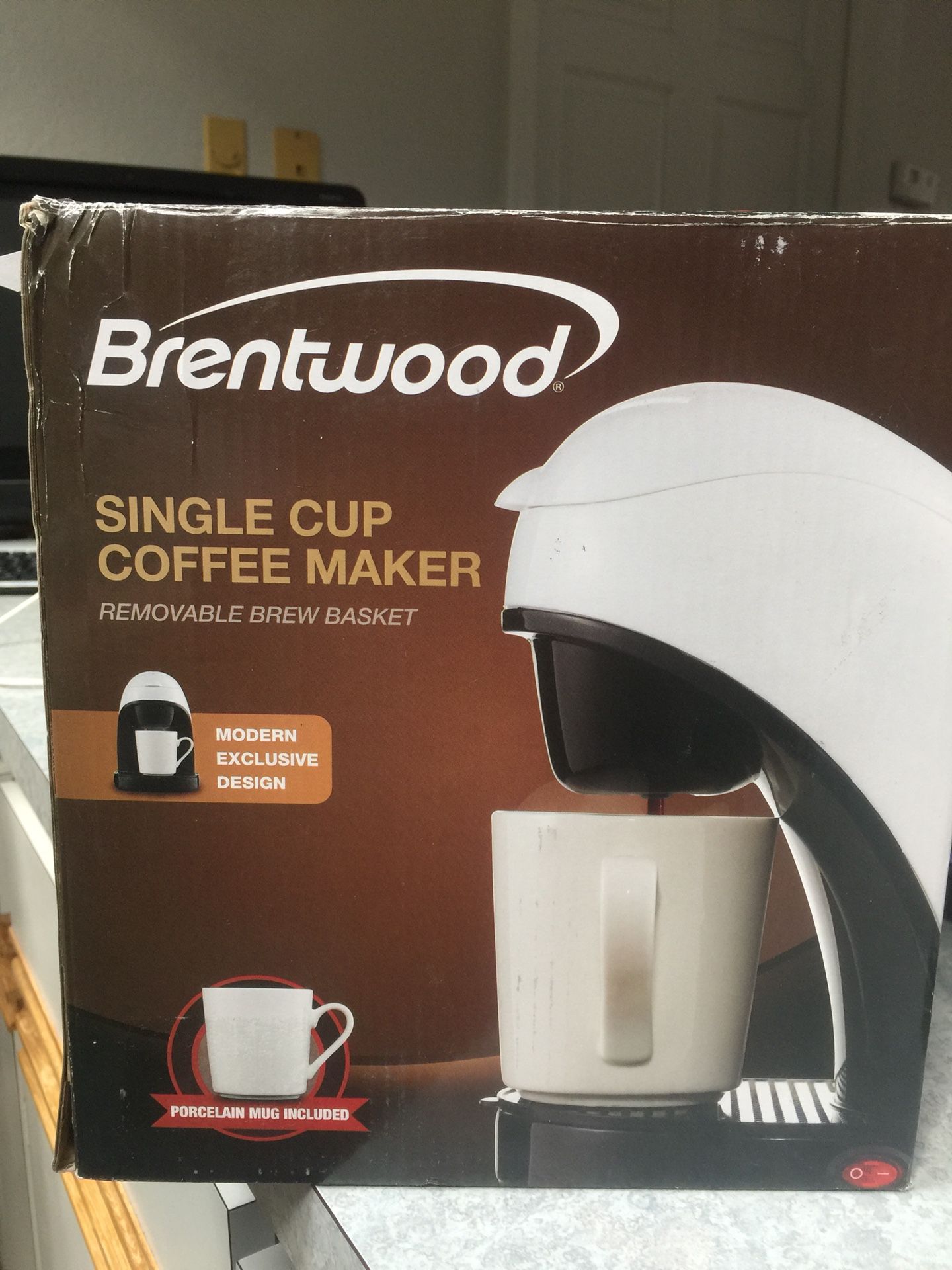 Coffee maker, personal blender, iron, toaster and drip pans