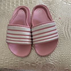 Girl Sandals 9/10