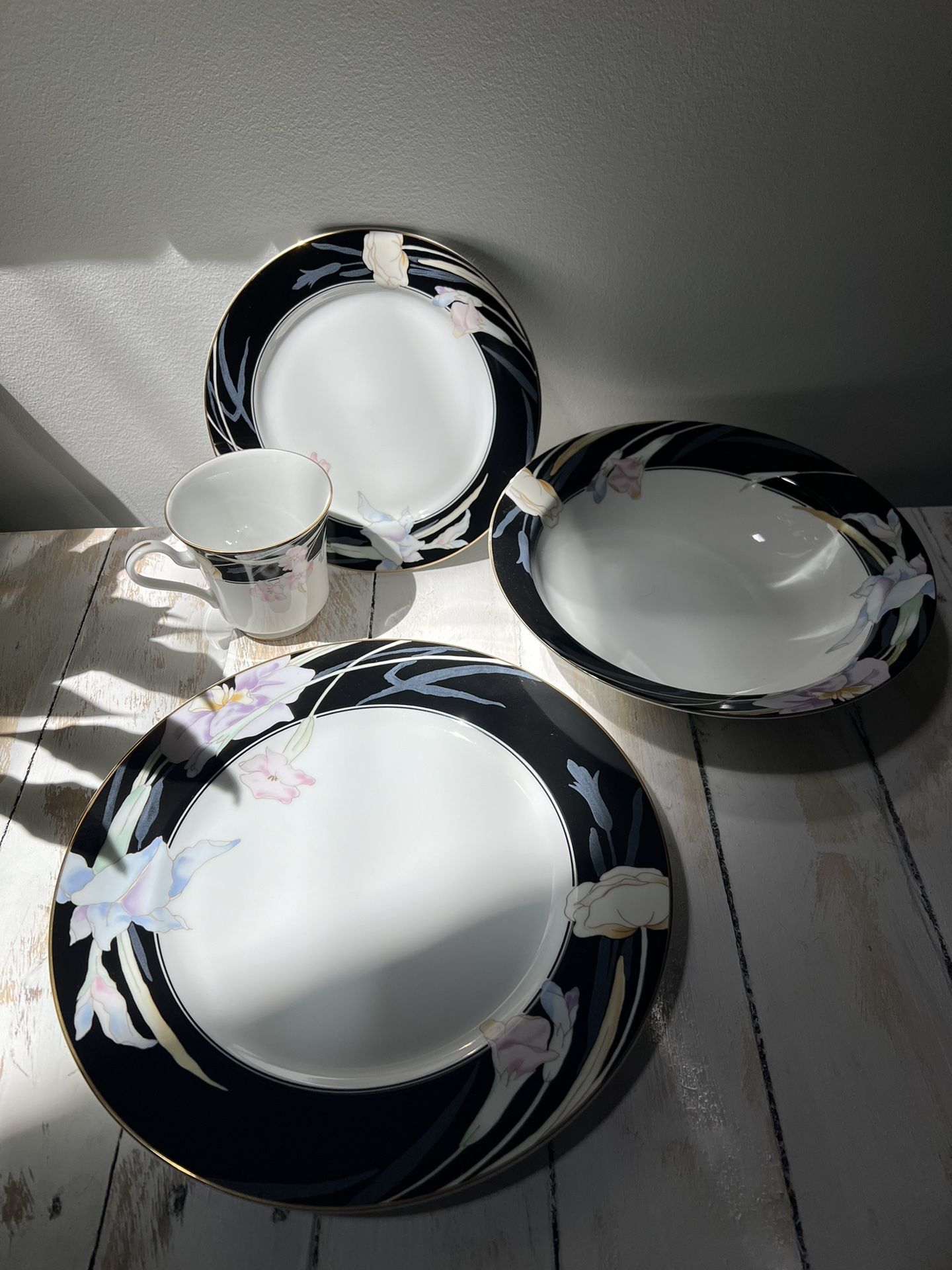Vintage Fine China 85 Pieces Set By Mikasa Charisma Black L9050